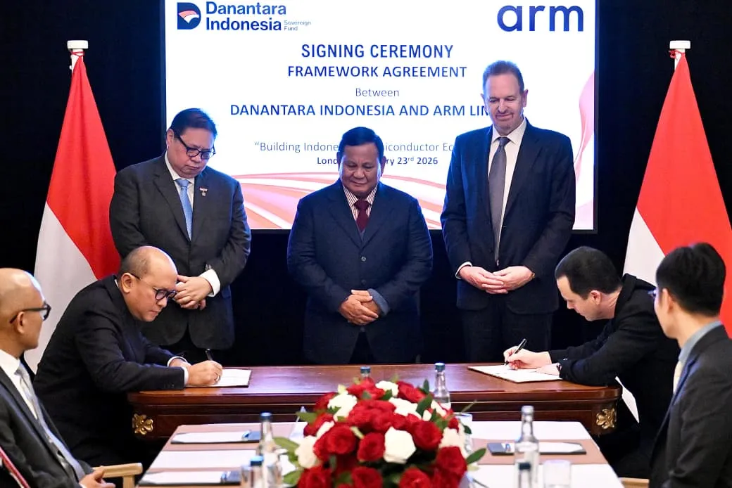 Presiden Republik Indonesia, Prabowo Subianto menyaksikan penandatangan MoU antara BPI Danantara dengan Arm Limited di London, Inggris